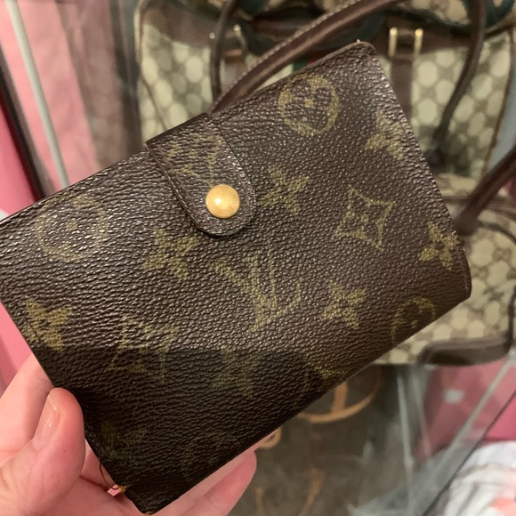 Louis Vuitton Handbags - Louis Vuitton AUTHENTIC VINTAGE 1998 billfold